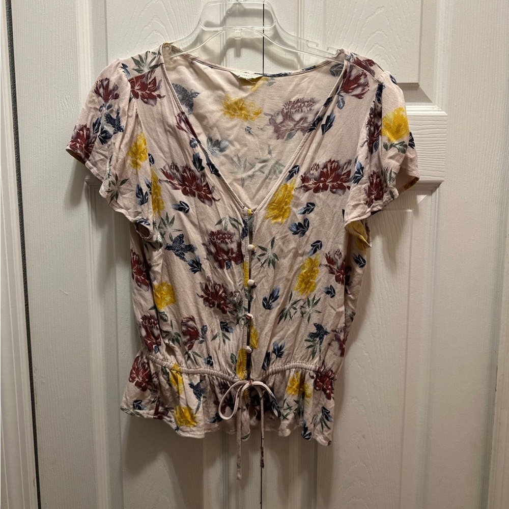 Women top/cover size medium Aeropostale
